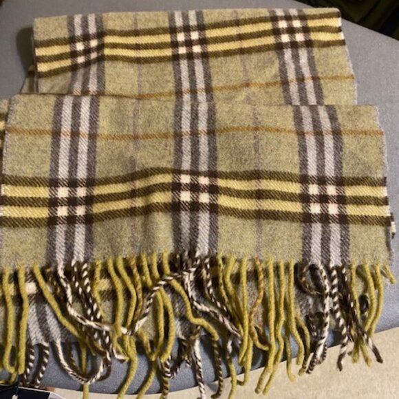 Burberry Tan Plaid Scarf. Made in England. NWT - Picture 3 of 4